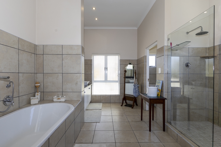 5 Bedroom Property for Sale in Kleinemonde Eastern Cape
